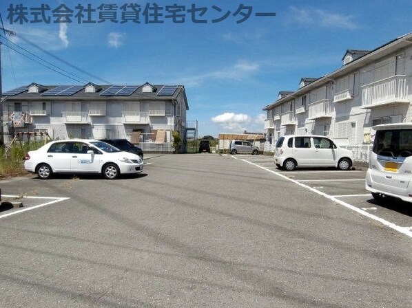 ドミール岩出の物件外観写真